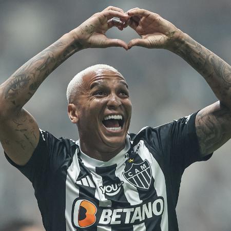 Deyverson celebra gol do Atlético-MG sobre o River Plate em jogo da Libertadores