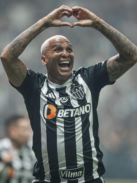 Deyverson celebra gol do Atlético-MG sobre o River Plate em jogo da Libertadores