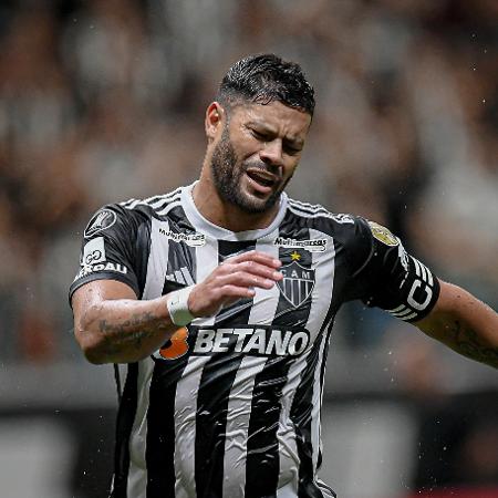 Hulk reclama durante partida entre Atlético-MG e Peñarol pela Libertadores