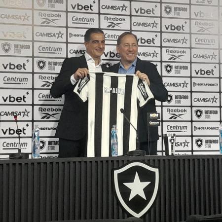 Textor apresenta Renato Paiva como novo técnico do Botafogo Textor apresenta Renato Paiva como novo técnico do Botafogo