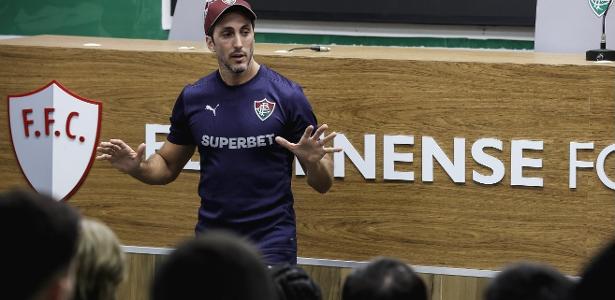 Lesão de John Kennedy transforma crise do Fluminense em teste de sobrevivência