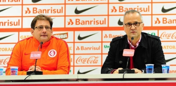 Vice de futebol do Inter, Roberto Melo, ao lado do técnico Guto Ferreira - Ricardo Duarte/Inter - Ricardo Duarte/Inter