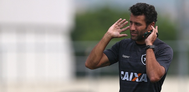 Técnico Alberto Valentim deu importante passo para se firmar no Botafogo após boa estreia - Vítor Silva/SSPress/Botafogo