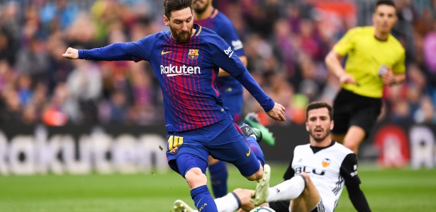 Messi é o dono da braçadeira do Barcelona após a saída de Iniesta - David Ramos/Getty Images