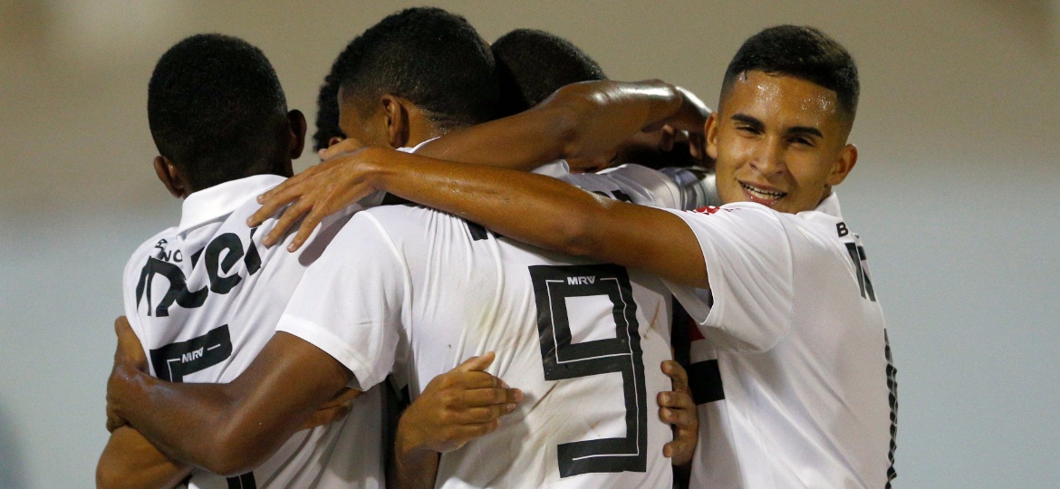 Jogadores sub-20 do São Paulo comemoram gol contra o Holanda na Copa São Paulo - Thiago Calil/AGIF