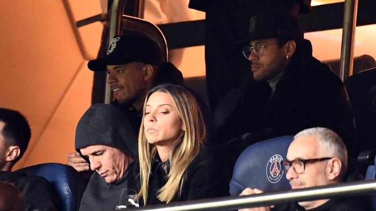 Neymar assiste ao jogo do PSG - FRANCK FIFE / AFP - FRANCK FIFE / AFP