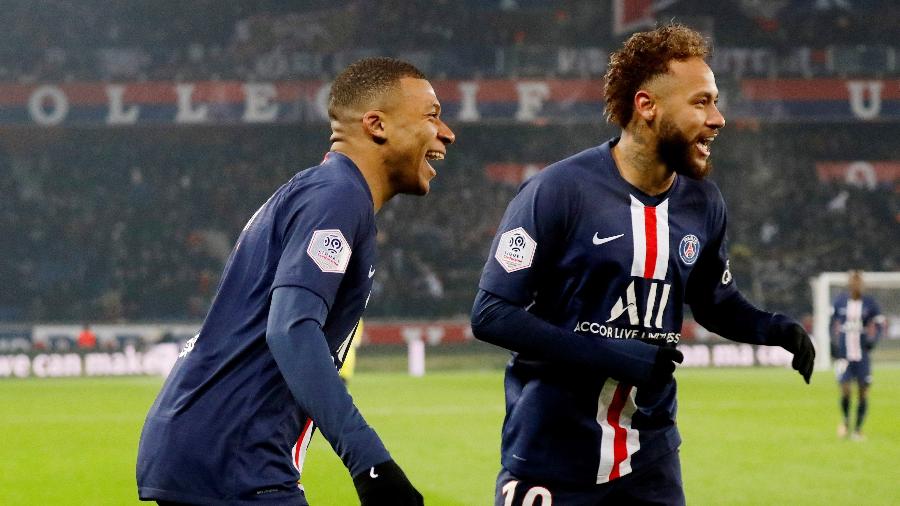 Mbappé e Neymar comemora gol do PSG contra o Nantes - REUTERS/Charles Platiau