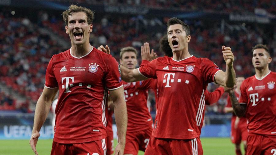 Goretzka comemora gol do Bayern de Munique contra o Sevilla na Supercopa da Uefa - BERNADETT SZABO / POOL / AFP