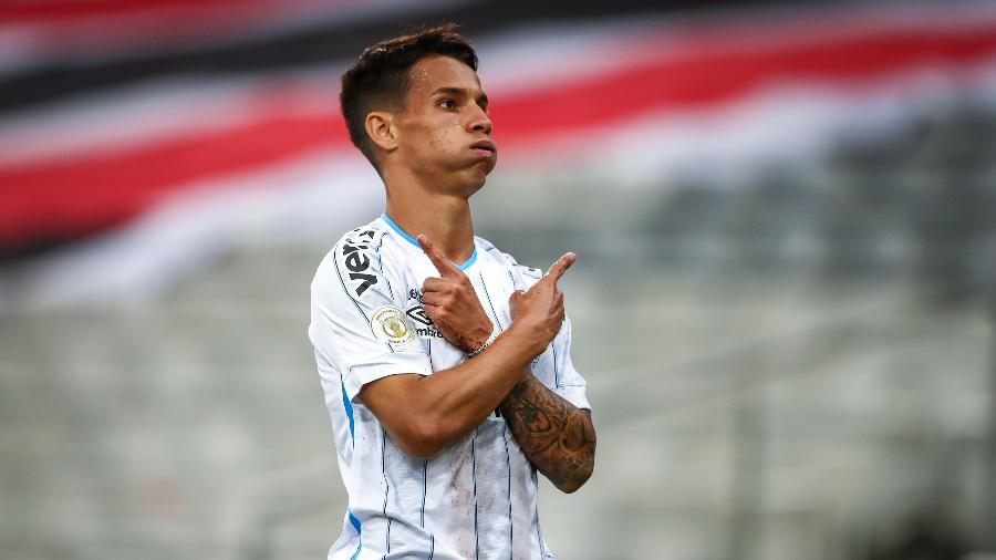 Ferreira comemora gol pelo Grêmio; atacante queria 50% de proposta dos Emirados Árabes - Lucas Uebel/Grêmio FBPA