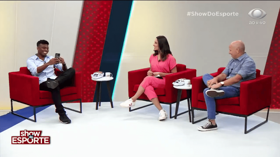 Edílson atende Rafinha durante programa, e pergunta sobre o Flamengo