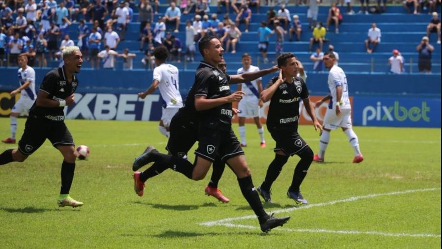 Jogadores do Botafogo comemoram gol contra o Taubaté, na terceira fase da Copinha - Fabio de Paula/ BFR