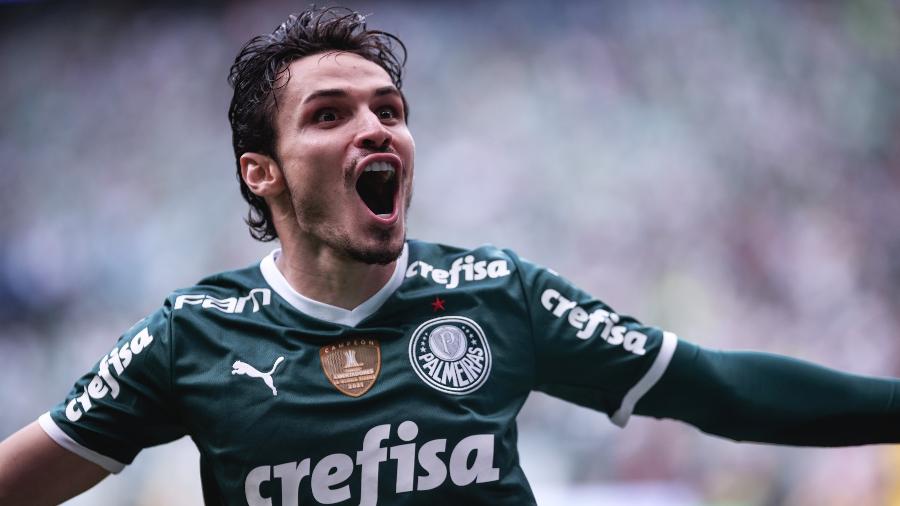 Palmeiras x São Paulo: Raphael Veiga comemora o terceiro gol do Palmeiras sobre o São Paulo -  Ettore Chiereguini/AGIF