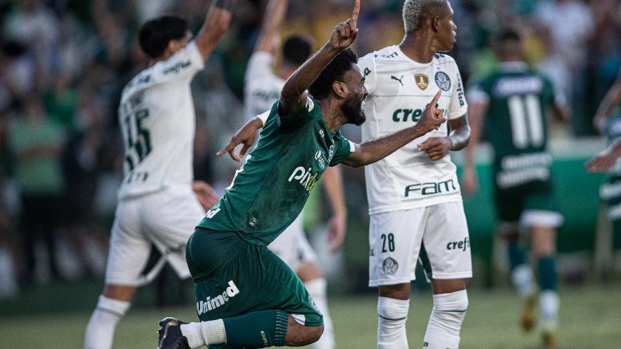 Caio Vinicius comemora gol do Goiás contra o Palmeiras, pelo Brasileirão - Heber Gomes/AGIF