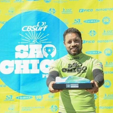 Adriano de Souza, campeão do "São Chico Pro" - CBSurf