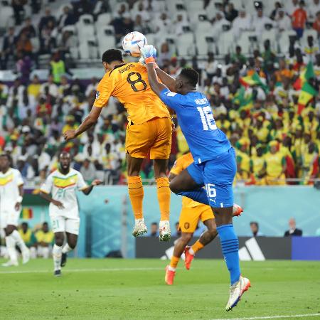 Gakpo se antecipa ao goleiro Mendy e abre o placar para a Holanda contra Senegal - Alex Grimm/Getty Images