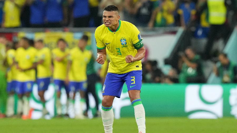 Thiago Silva durante partida da seleção brasileira contra a Suíça na Copa do Mundo - Jonathan Brady/PA Images via Getty Images