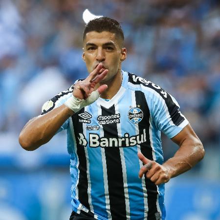 Luis Suárez, comemora após marcar para o Grêmio contra o Caxias - Pedro H. Tesch/AGIF