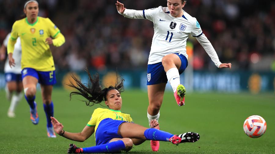 Lauren, zagueira da seleção brasileira, enfrenta Lauren Hemp, da Inglaterra - James Williamson - AMA/Getty Images