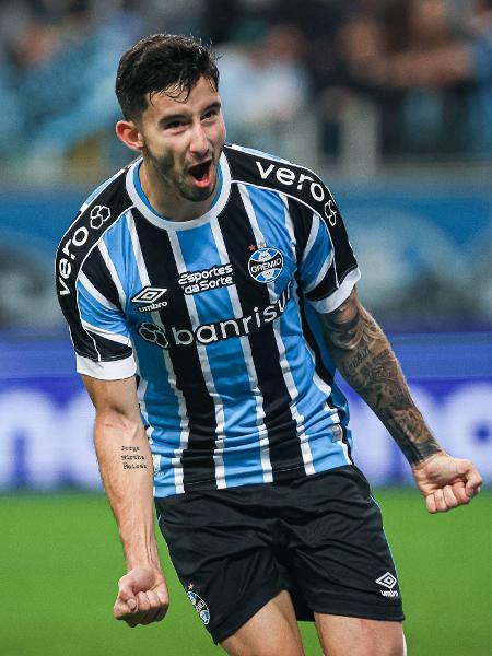 Villasanti celebra gol do Grêmio sobre o Bahia em duelo da Copa do Brasil