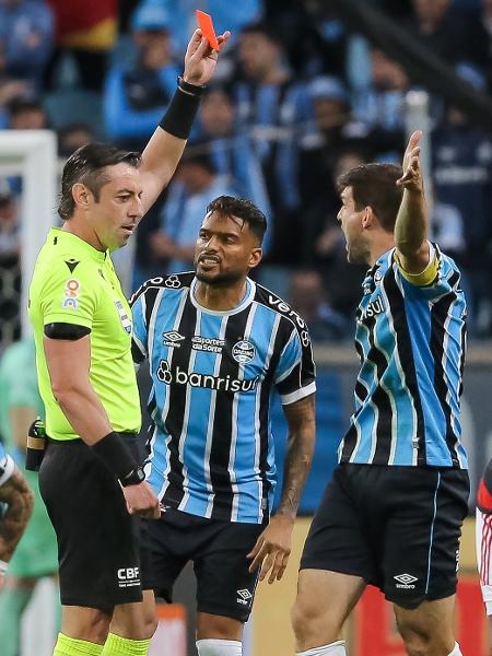 Raphael Claus, árbitro de Grêmio x Flamengo, expulsou Kannemann