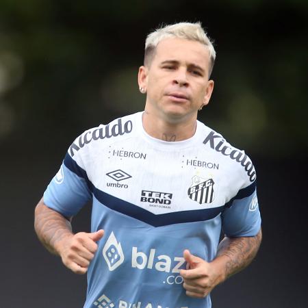 Yeferson Soteldo durante treino do Santos no CT Rei Pelé