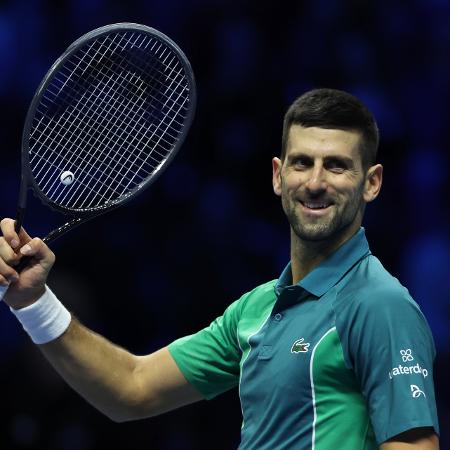 Novak Djokovic comemora vitória sobre Holger Rune no ATP Finals de 2023