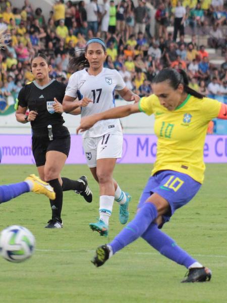 Marta, camisa 10 do Brasil, durante amistoso da seleção contra a Nicarágua