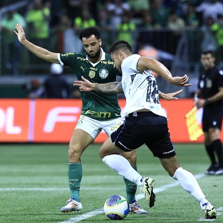 Felipe Anderson em ação durante jogo entre Palmeiras e Grêmio pelo Brasileirão - Marcello Zambrana/AGIF