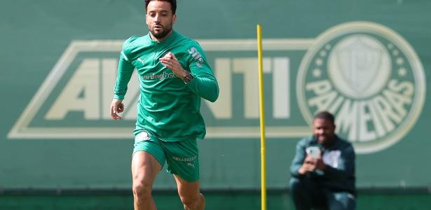 Felipe Anderson treina, e Palmeiras se prepara para enfrentar Cruzeiro