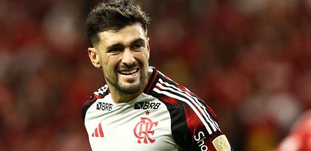 Flamengo avança na Libertadores com virada sobre o Inter e se garante em decisão inédita