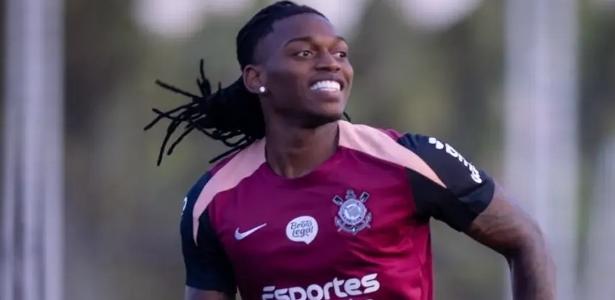 Rafael Leão treina no Corinthians durante férias no Brasil