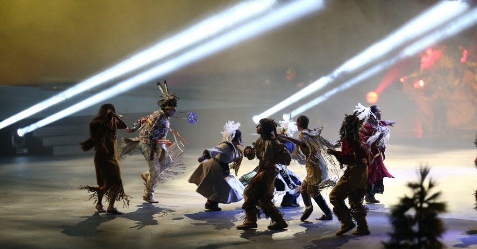 Com o canaval Pow Wow, os indígenas indígenas apresentam sua cultura, música e dança
