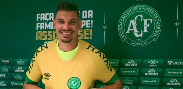 Goleiro tem vínculo de dois anos com o clube catarinense - Márcio Cunha/Chapecoense