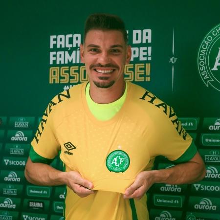 Goleiro João Ricardo é apresentado na Chapecoense - Márcio Cunha/Chapecoense