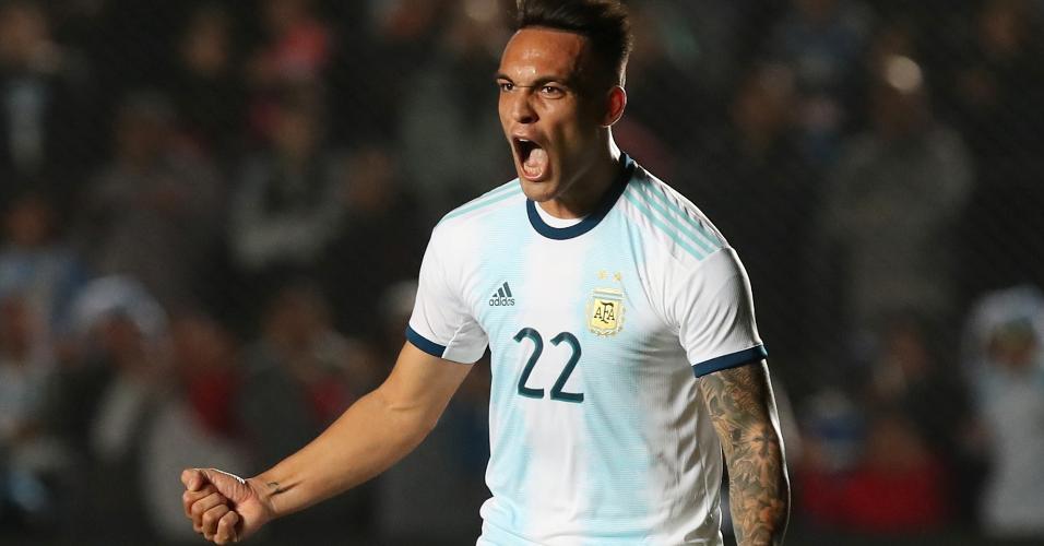 Lautaro Martinez comemora gol da Argentina