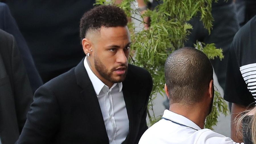 Neymar na chegada à delegacia para prestar depoimento sobre acusação de estupro - REUTERS/Nacho Doce 