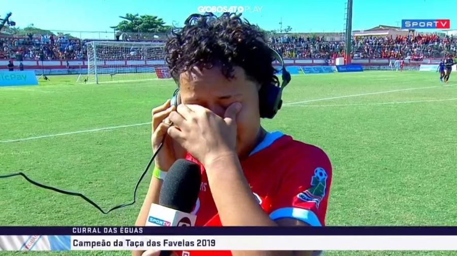 Fabiana, jogadora do Corte Oito, chora ao ouvir depoimento de Ana Thaís Matos ao vivo no SporTV - Reprodução/SporTV