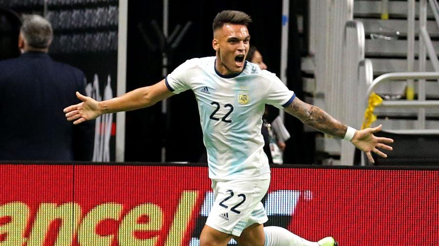 Lautaro Martínez comemora gol da Argentina contra o México - Edward A. Ornelas/Getty Images/AFP