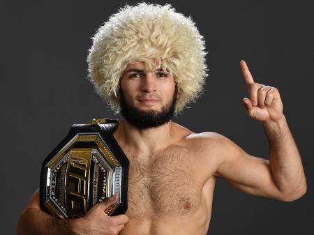 Lutador revela que Khabib e seu time deixaram a Rússia um dia