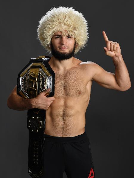 Khabib Nurmagomedov, com cinturão do UFC - Mike Roach/Zuffa LLC via Getty Images