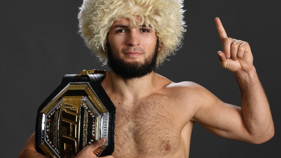 Khabib Nurmagomedov, com cinturão do UFC - Mike Roach/Zuffa LLC via Getty Images