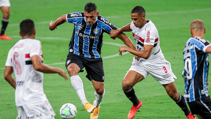 Diego Souza marcou o gol da vitória do Grêmio contra o São Paulo - Fernando Alves/AGIF