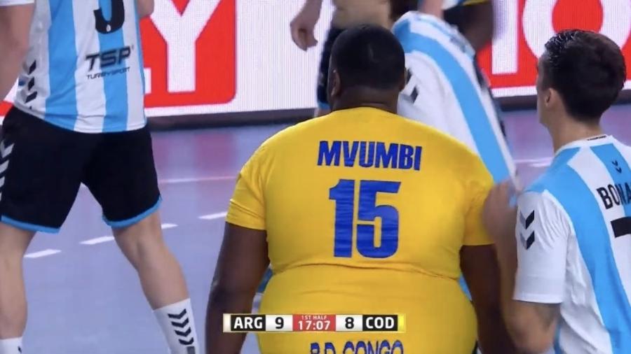 Gauthier Mvumbi fez quatro gols pelo Congo contra a Argentina - Reprodução