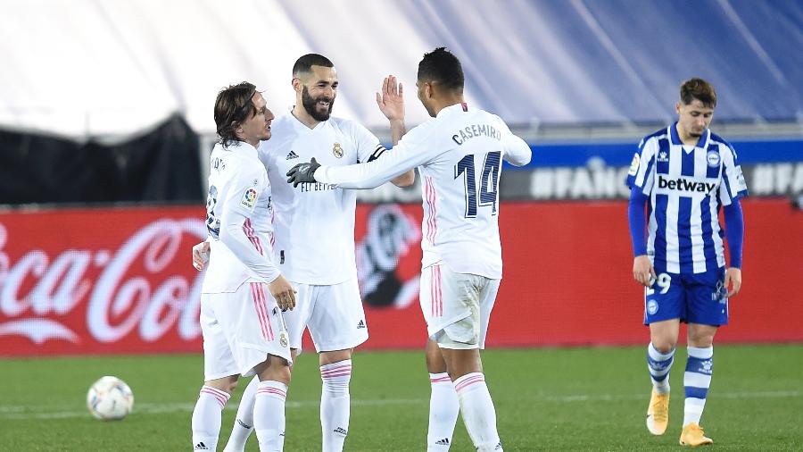 Karim Benzema marcou dois gols na vitória do Real Madrid contra o Alavés  - Juan Manuel Serrano Arce/Getty Images