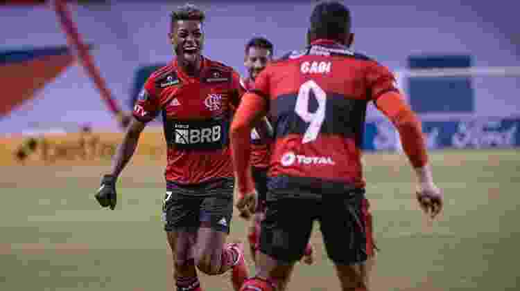 Bruno Henrique e Gabigol celebram gol do Flamengo contra a LDU - Alexandre Vidal / Flamengo - Alexandre Vidal / Flamengo