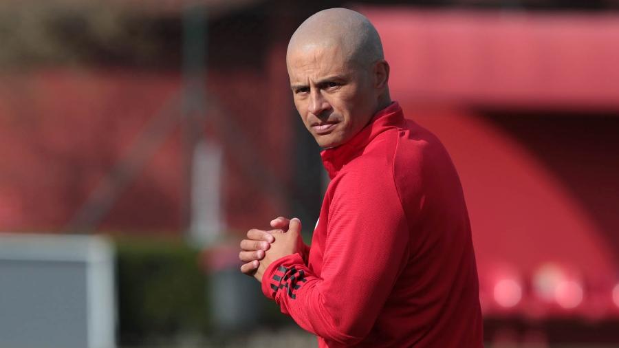 Alex, técnico do sub-20 do São Paulo, em duelo contra o Corinthians - Rubens Chiri/saopaulofc.net 