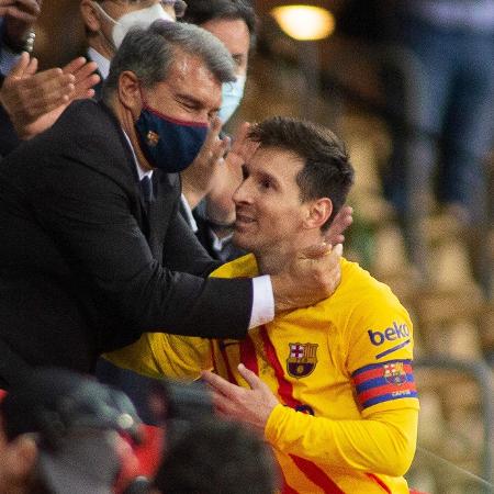 Messi e o presidente do Barcelona, Joan Laporta - Joaquin Corchero / Europa Press Sports via Getty Images