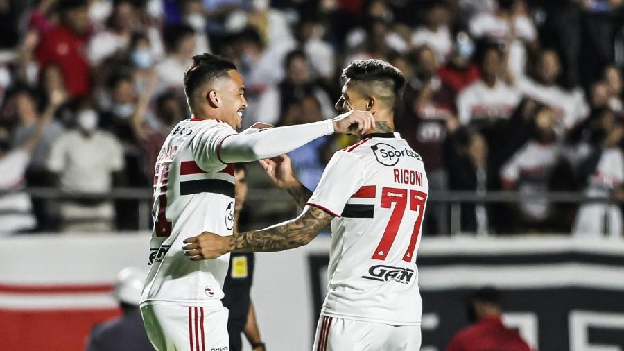 Luciano e Rigoni comemoram gol do São Paulo diante do Juventude, no Morumbi - Andre Pera/Pera Photo Press
