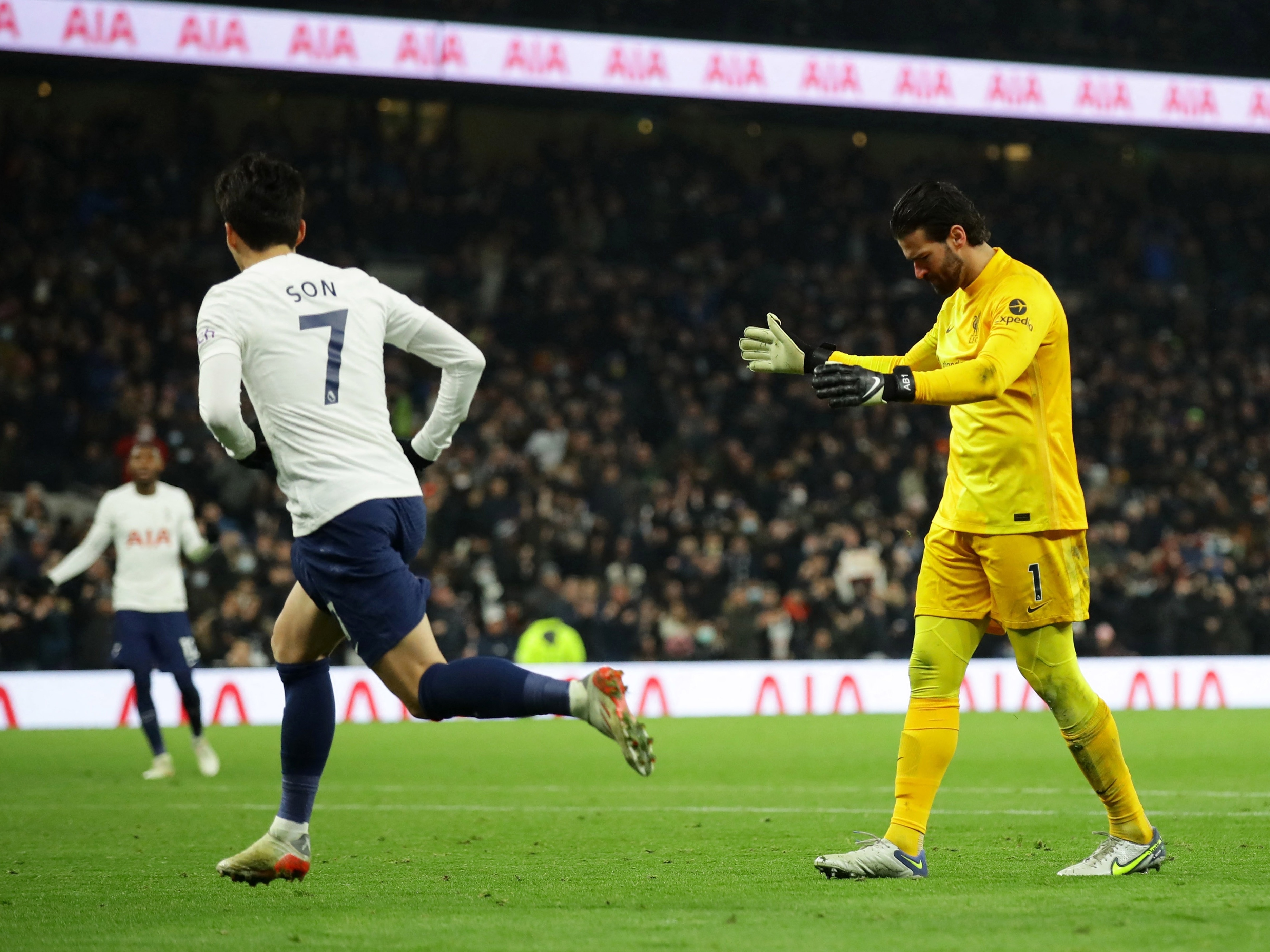 Salah e Origi marcam, Liverpool bate o Tottenham e é campeão da