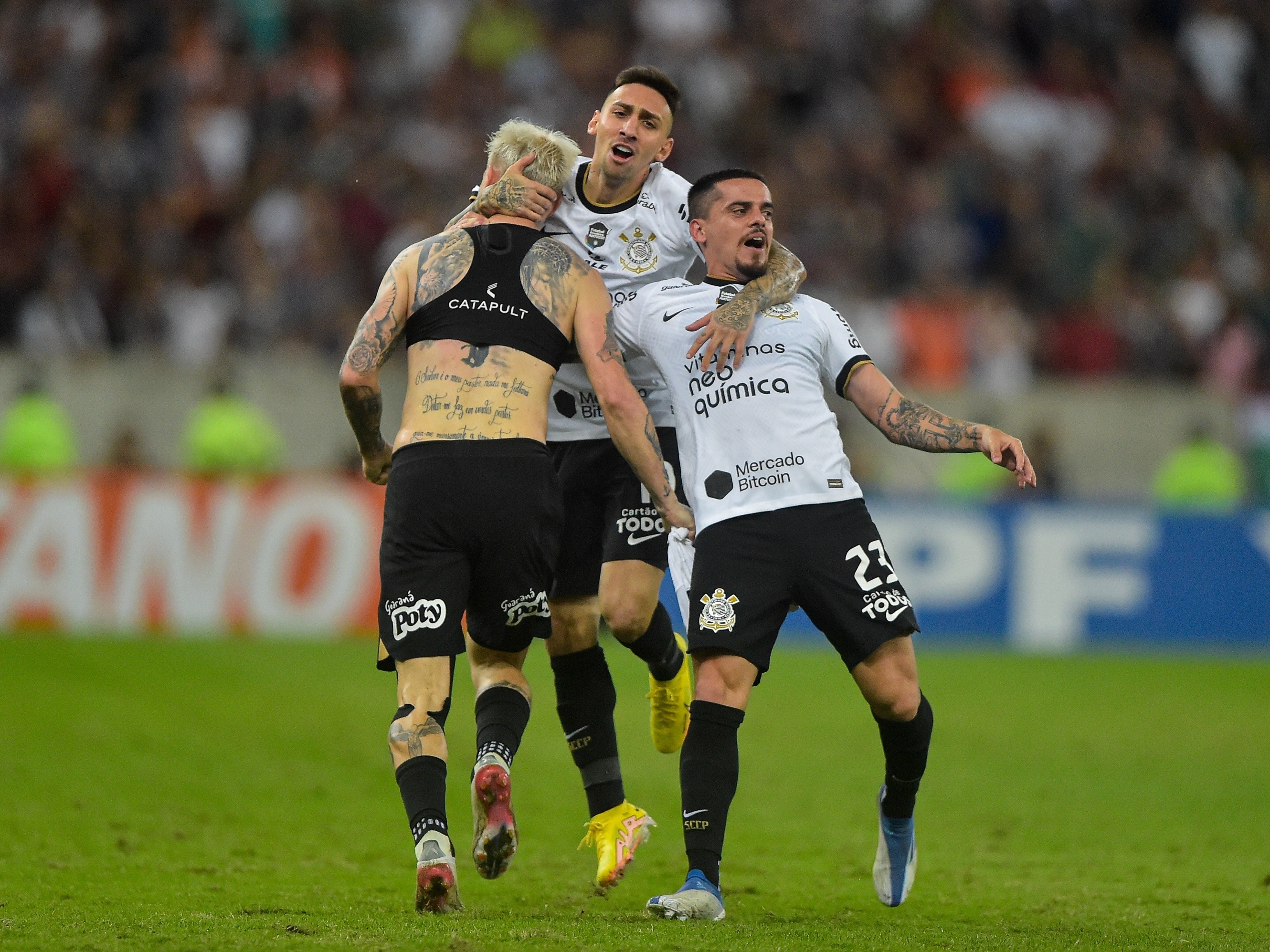 Empate entre Corinthians e Argentinos Juniors faz Róger Guedes
